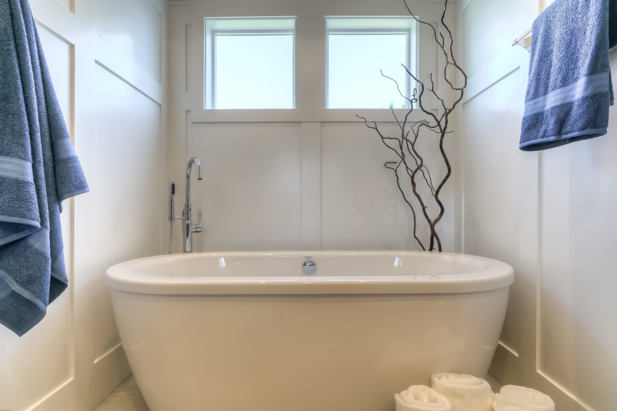 2017 Tour Homes bathroom area view tub